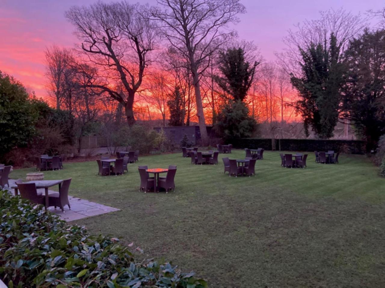 The Riverside House Hotel Mildenhall Exterior foto