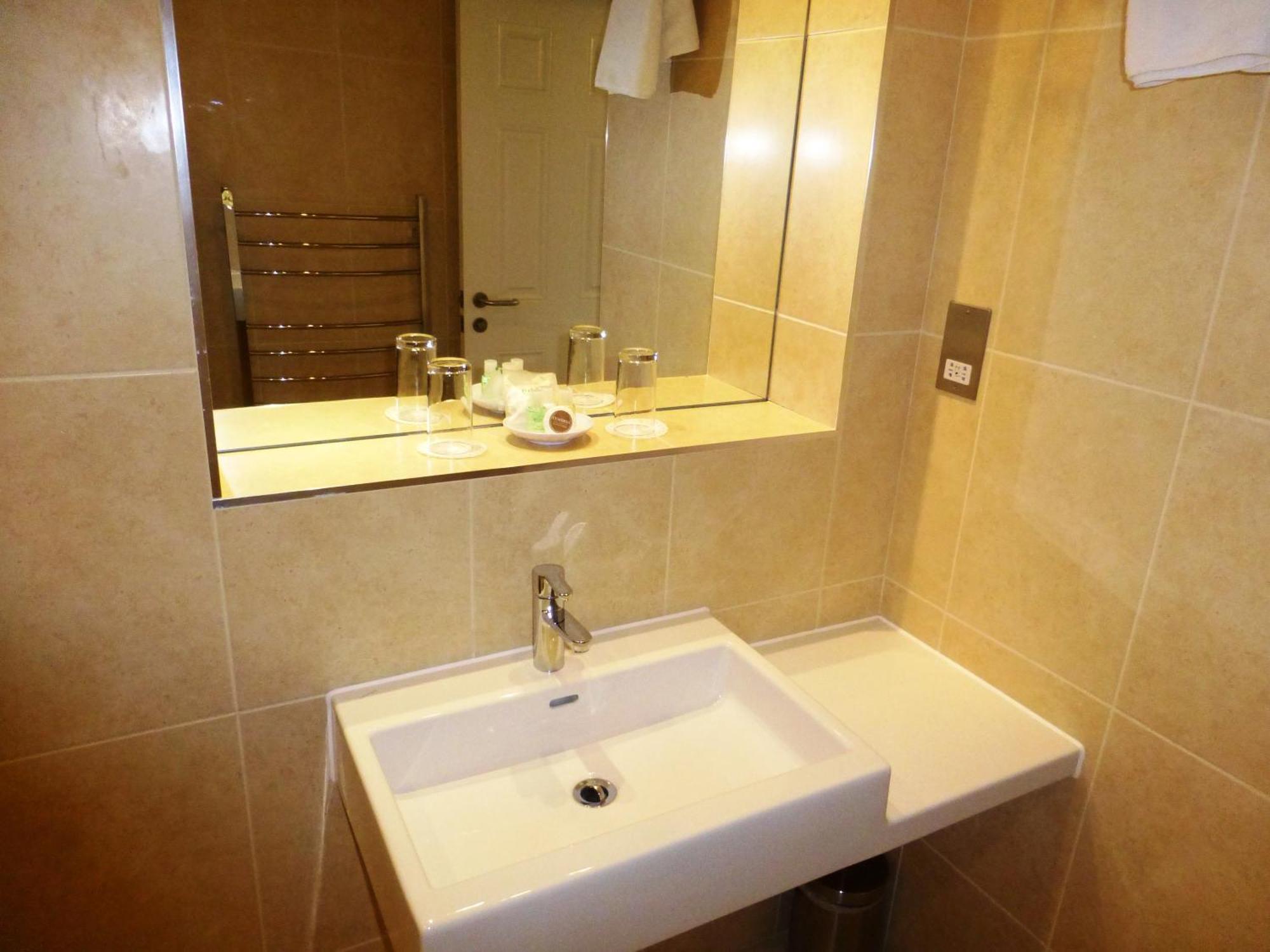 The Riverside House Hotel Mildenhall Habitación foto