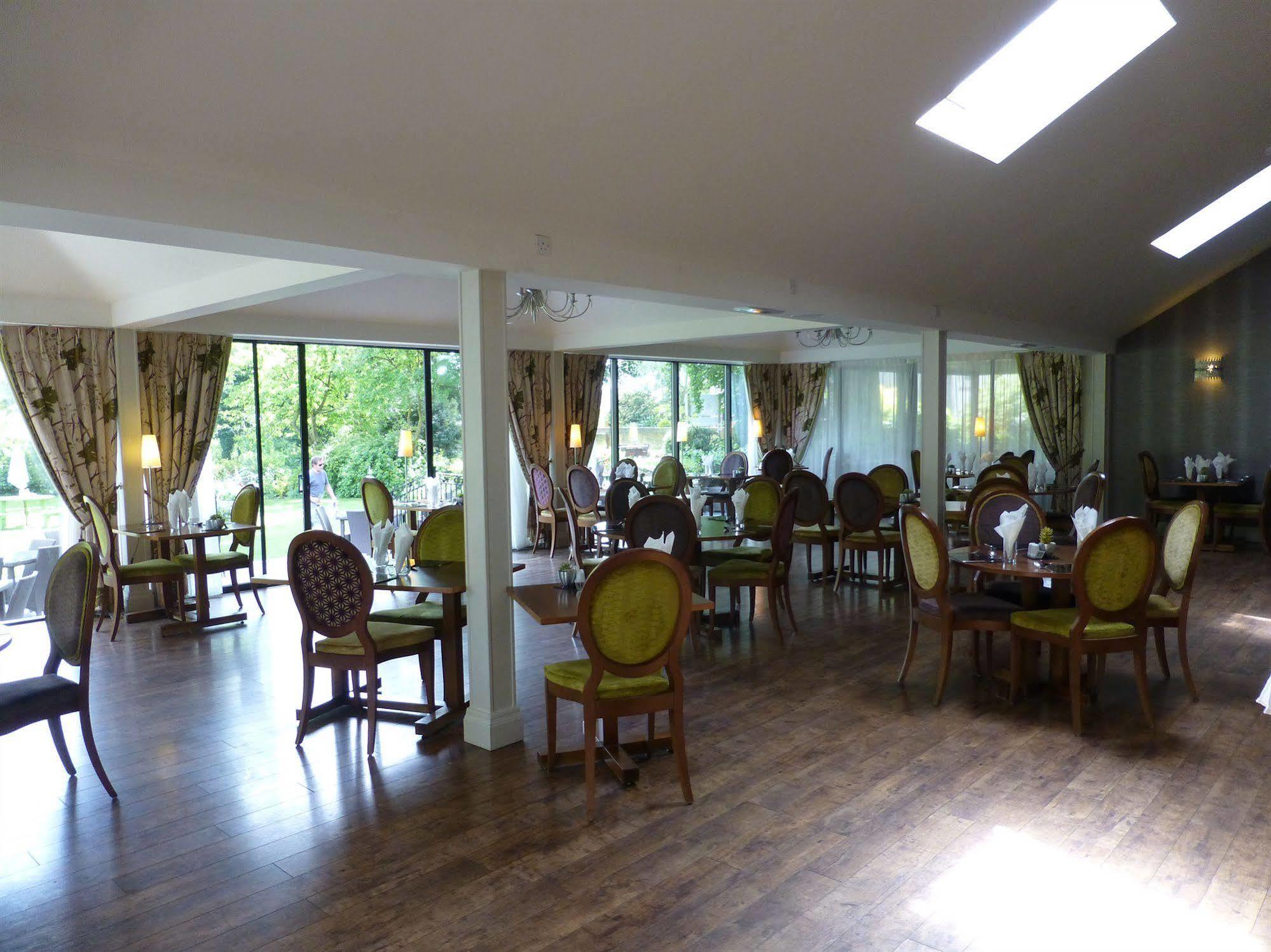 The Riverside House Hotel Mildenhall Exterior foto