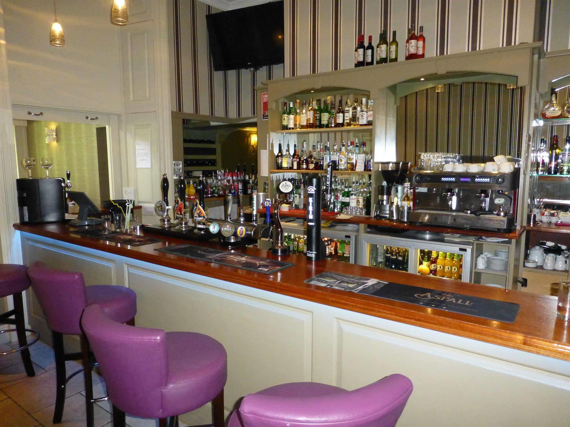 The Riverside House Hotel Mildenhall Exterior foto